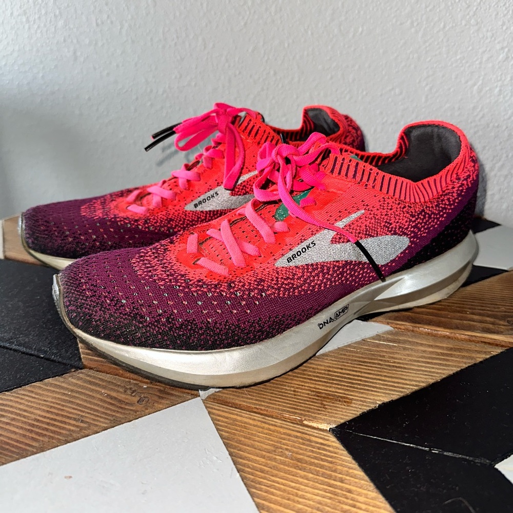 Brooks Levitate 2 Women's Pink Purple Running Shoes Size 8.5